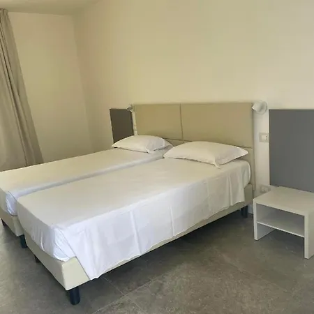 Tennis Rocchette מלון